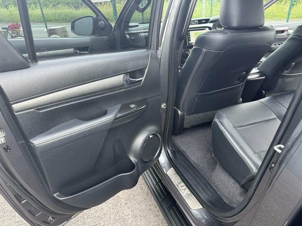 Toyota HILUX Invincible Dcab Pick Up 2.4 D-4d  #11