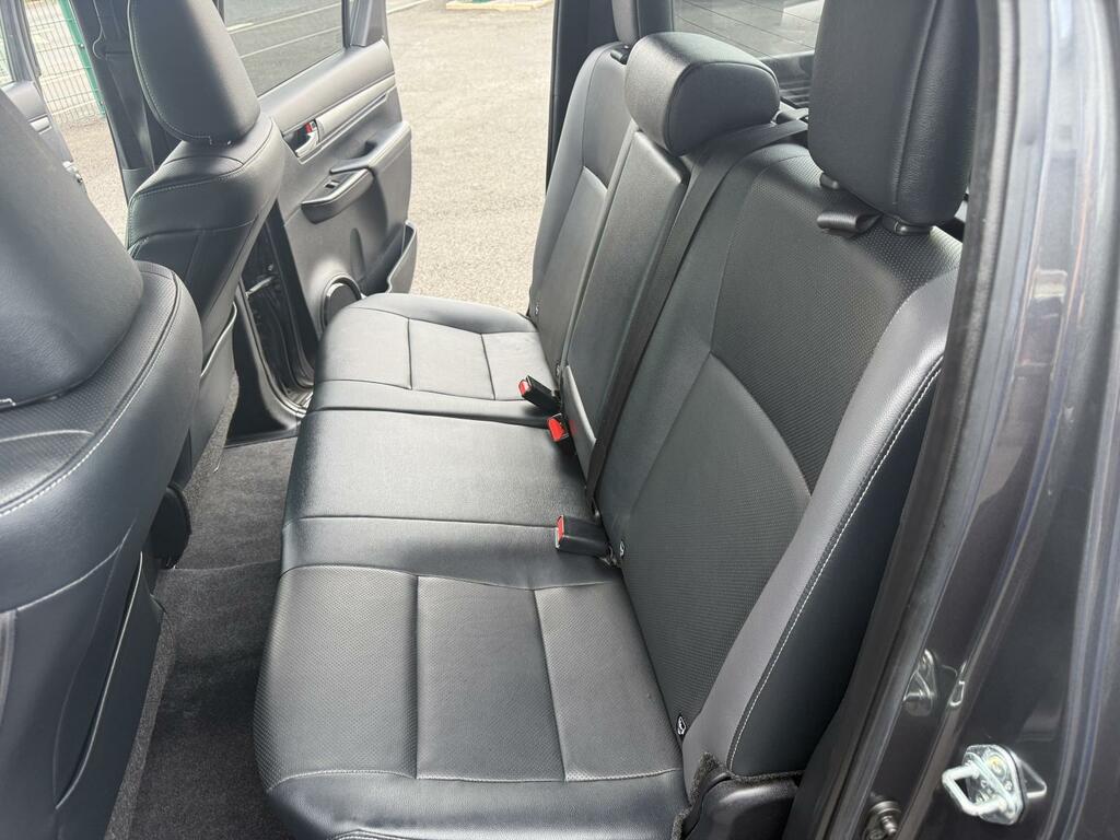 Toyota HILUX Invincible Dcab Pick Up 2.4 D-4d  #18