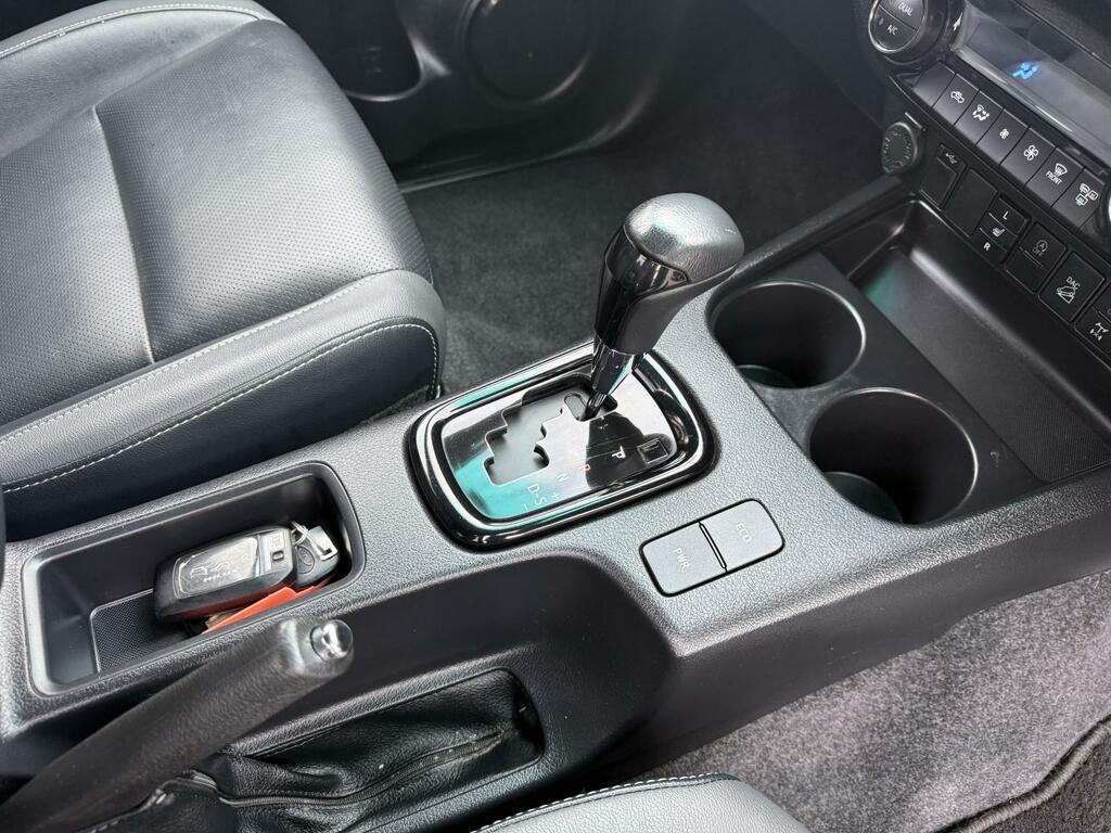 Toyota HILUX Invincible Dcab Pick Up 2.4 D-4d  #21