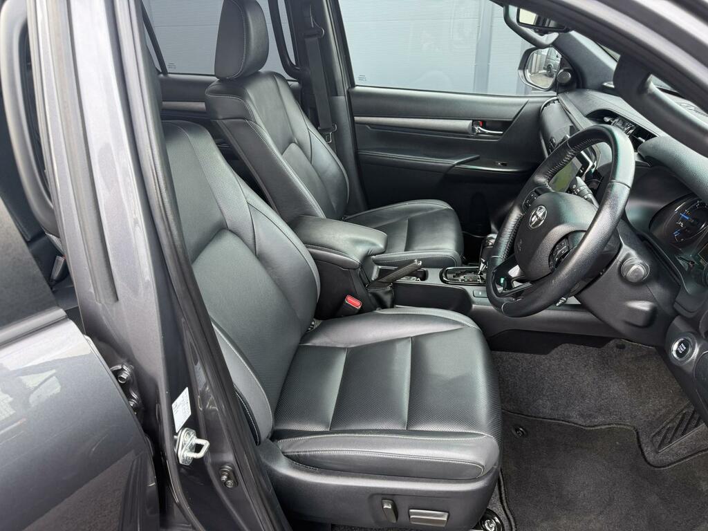 Toyota HILUX Invincible Dcab Pick Up 2.4 D-4d  #19