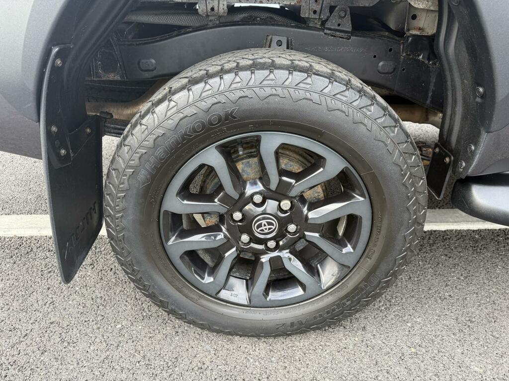 Toyota HILUX Invincible Dcab Pick Up 2.4 D-4d  #23