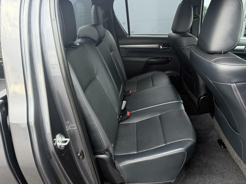 Toyota HILUX Invincible Dcab Pick Up 2.4 D-4d  #14
