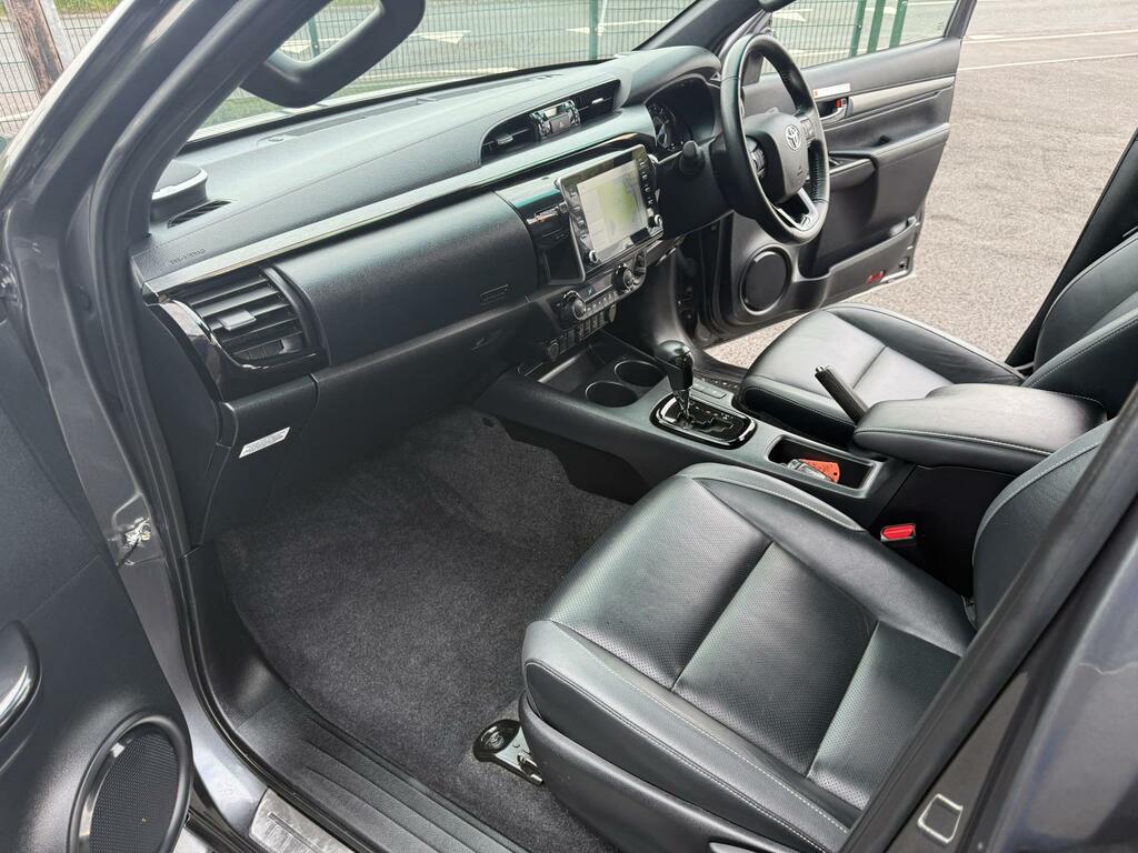 Toyota HILUX Invincible Dcab Pick Up 2.4 D-4d  #10