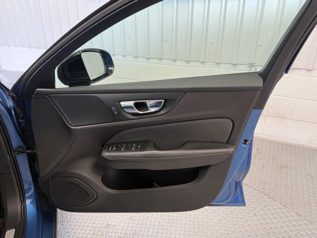 Volvo V60 2.0 D4 Momentum Pro 188 Bhp Grey #15