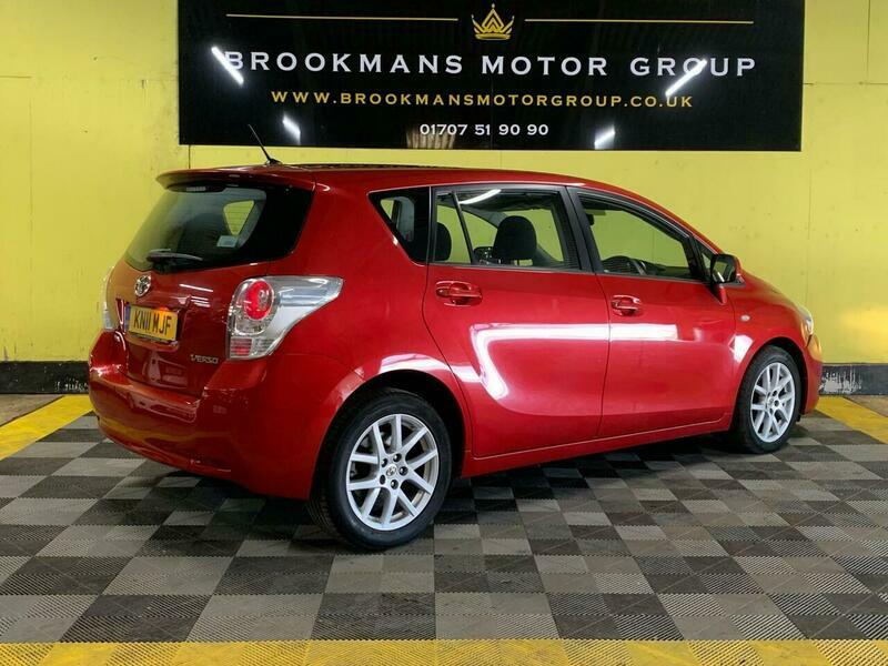 Toyota Verso 2.0 D-4d T Spirit Red #3