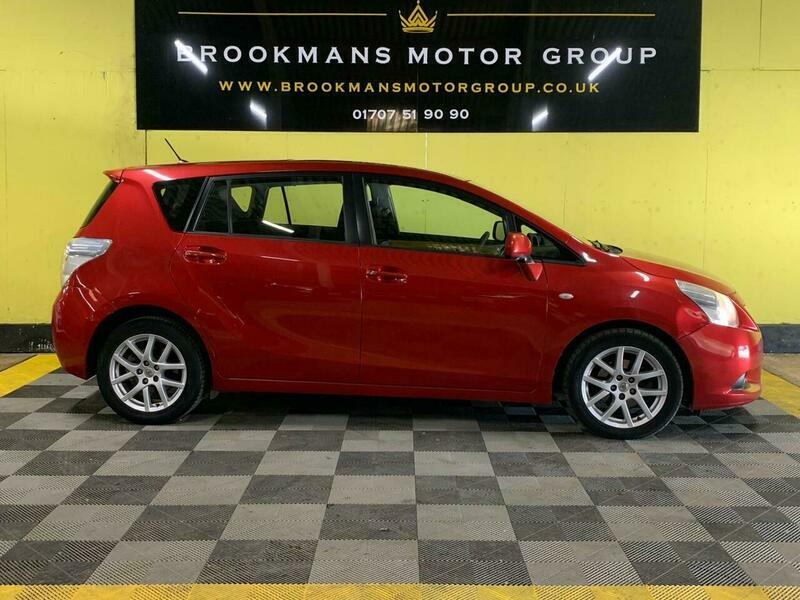 Toyota Verso 2.0 D-4d T Spirit Red #4