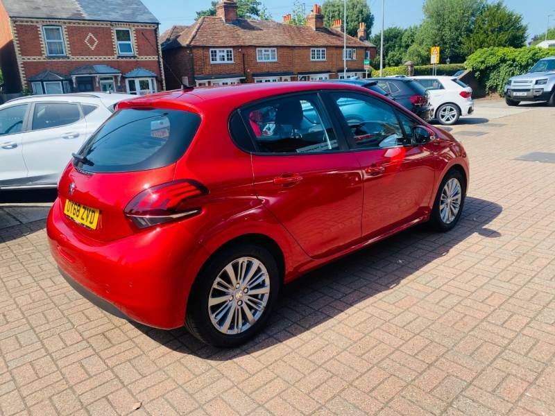 Peugeot 208 1.2 Puretech 82 Signature Start Stop Red #4
