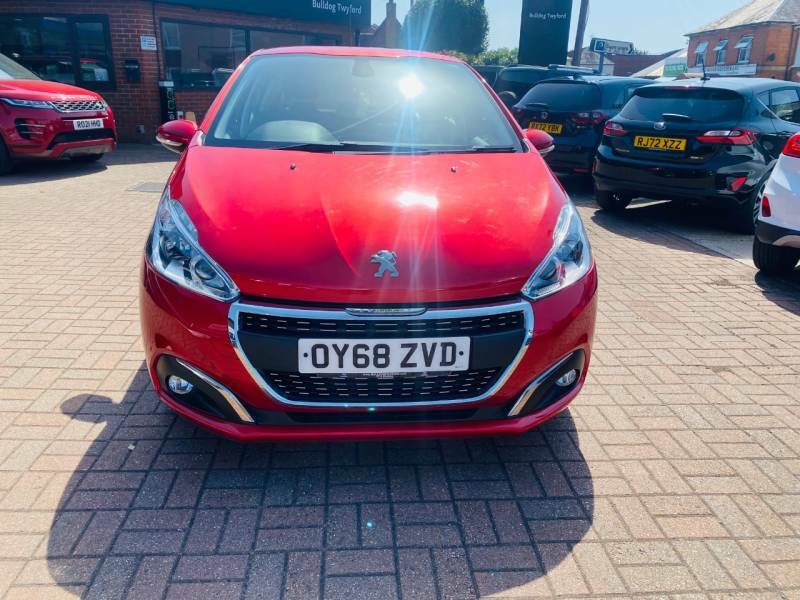 Peugeot 208 1.2 Puretech 82 Signature Start Stop Red #2