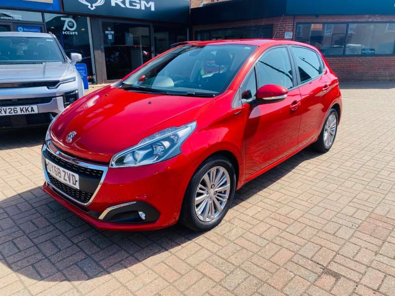 Peugeot 208 1.2 Puretech 82 Signature Start Stop Red #6