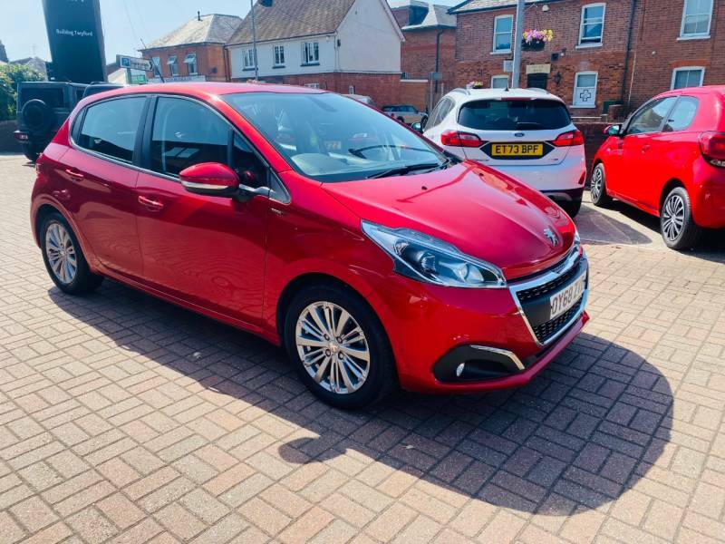 Peugeot 208 1.2 Puretech 82 Signature Start Stop Red #3