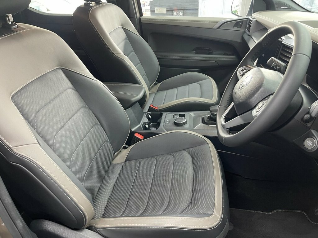 Volkswagen Amarok 3L Aventura Beige #4