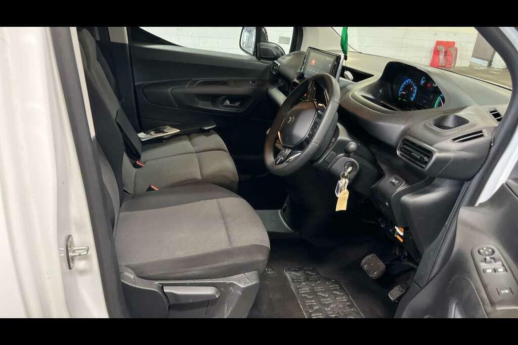 Peugeot E-Partner 800 100Kw 50Kwh Professional Premium Van Black #16