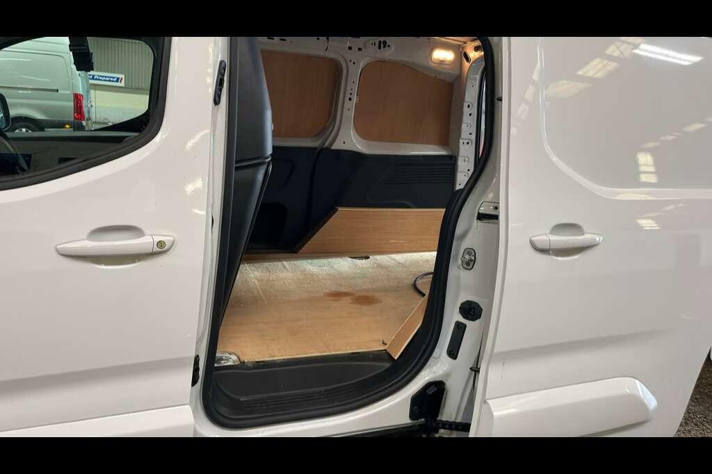 Peugeot E-Partner 800 100Kw 50Kwh Professional Premium Van Black #18