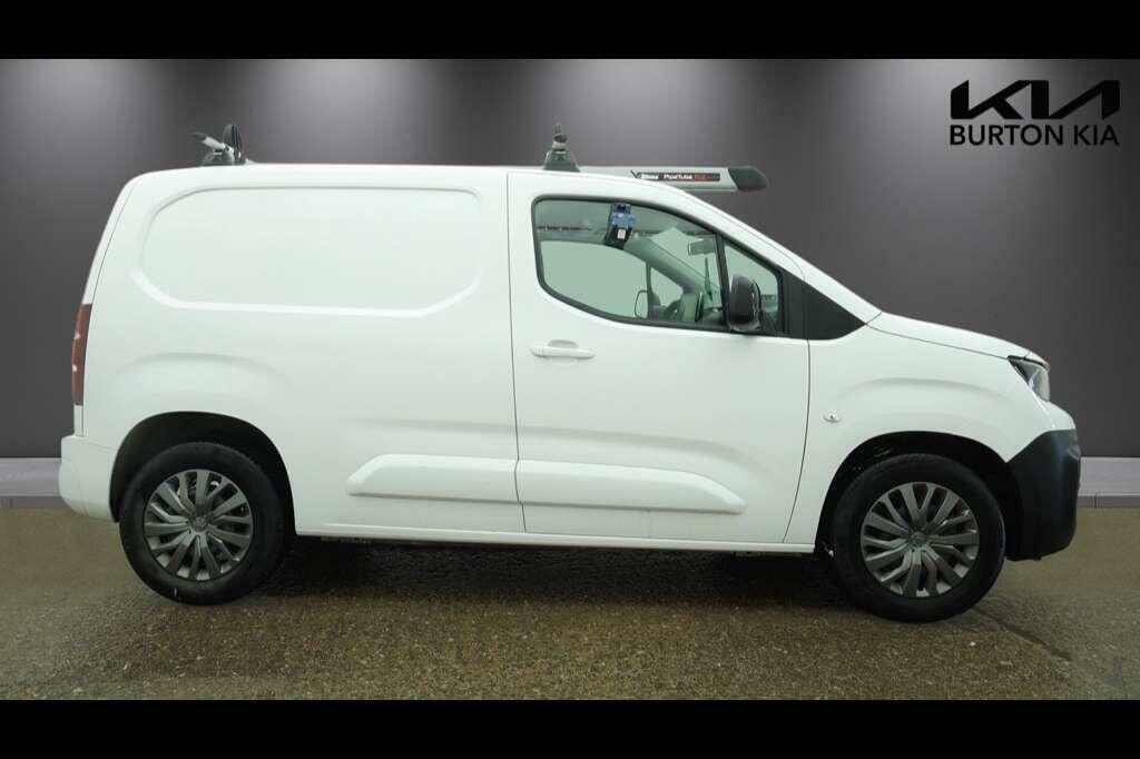 Peugeot E-Partner 800 50Kwh Asphalt Premium Standard Panel Van White #5