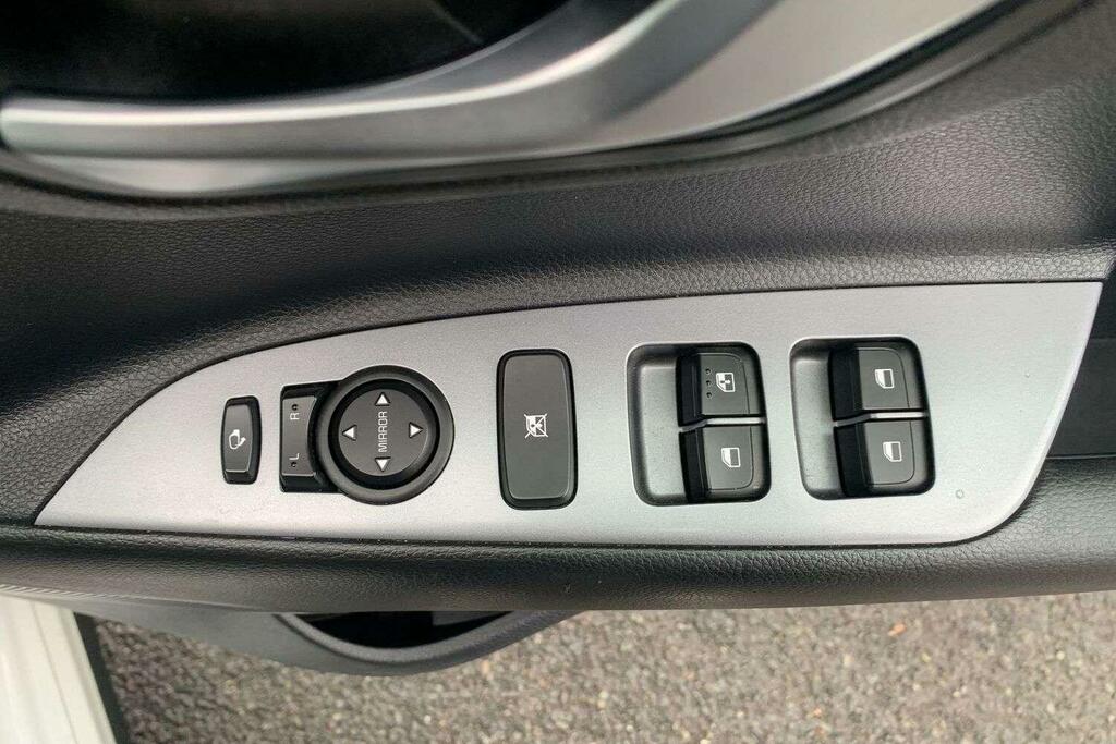 Kia RIO 1.0T Gdi 48V 118 Gt-line S White #18