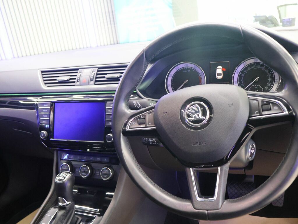 Skoda Superb 2.0 Tdi Se 4Wd Euro 6 Ss White #18