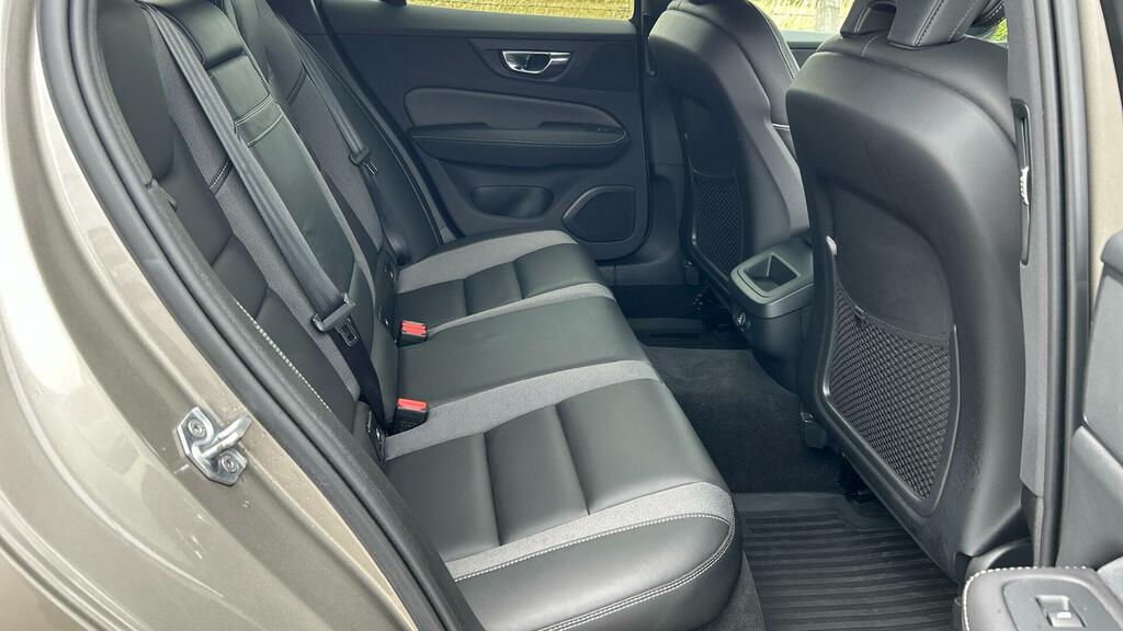 Volvo V60 T4 R-design Plus Very Low Mileage Rear Grey #6