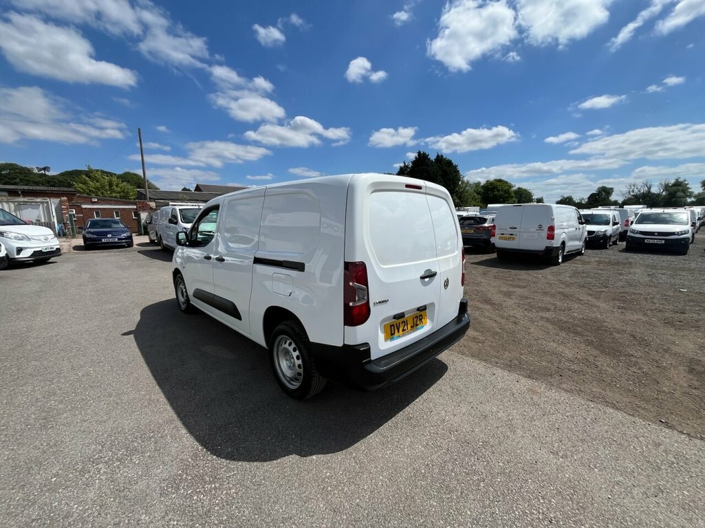 Vauxhall Combo 1.5L Dynamic White