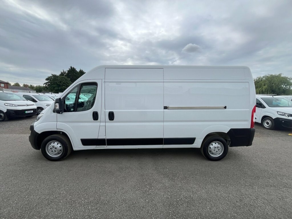 Vauxhall Movano 2L Prime White #3