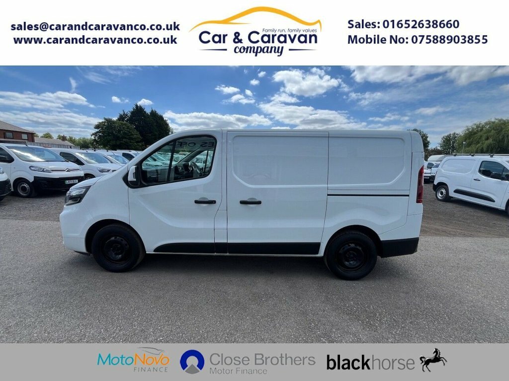 Nissan Primastar 2L Acenta White #2