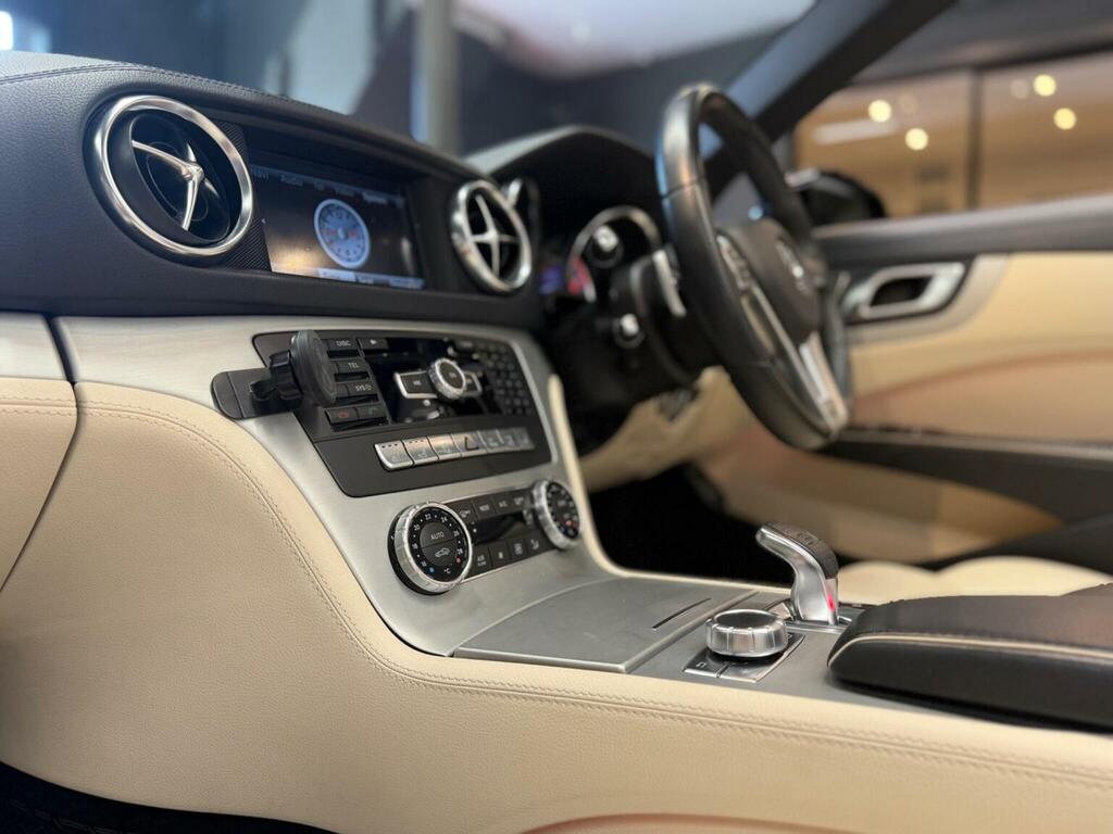 Mercedes-Benz SL Class 3.5L Amg Sport White #35