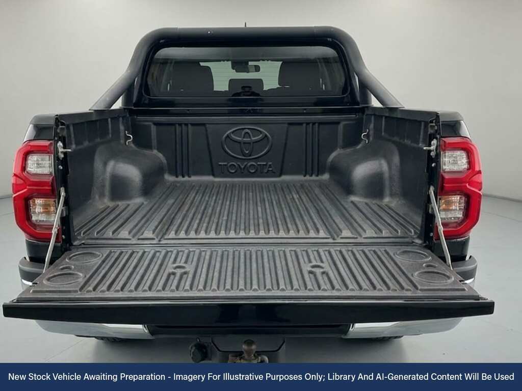 Toyota HILUX 2.4 D-4d Invincible Pickup Double Cab M MA70JVX Black #2