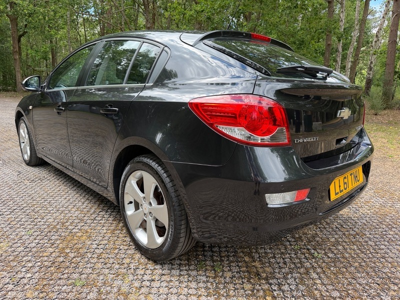 Chevrolet Cruze Ltz Black #4