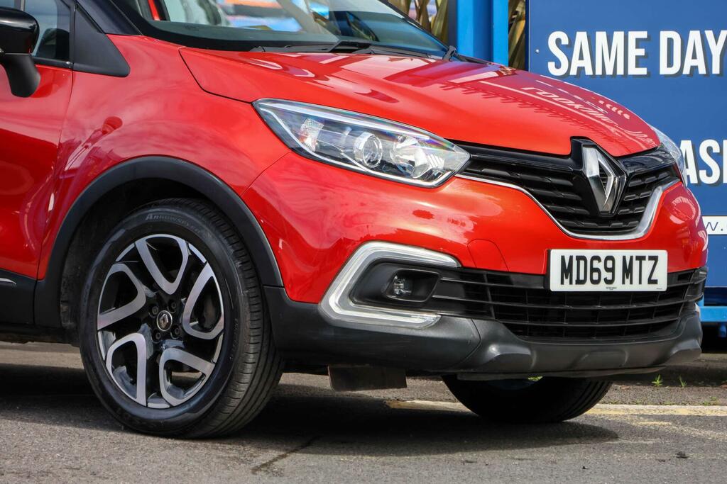 Renault Captur Iconic Red #2