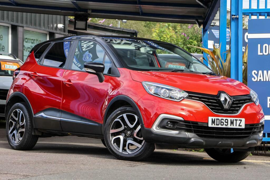 Renault Captur Iconic Red