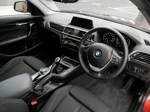 BMW 1 Series Hatchback CN19ZVL Orange #4