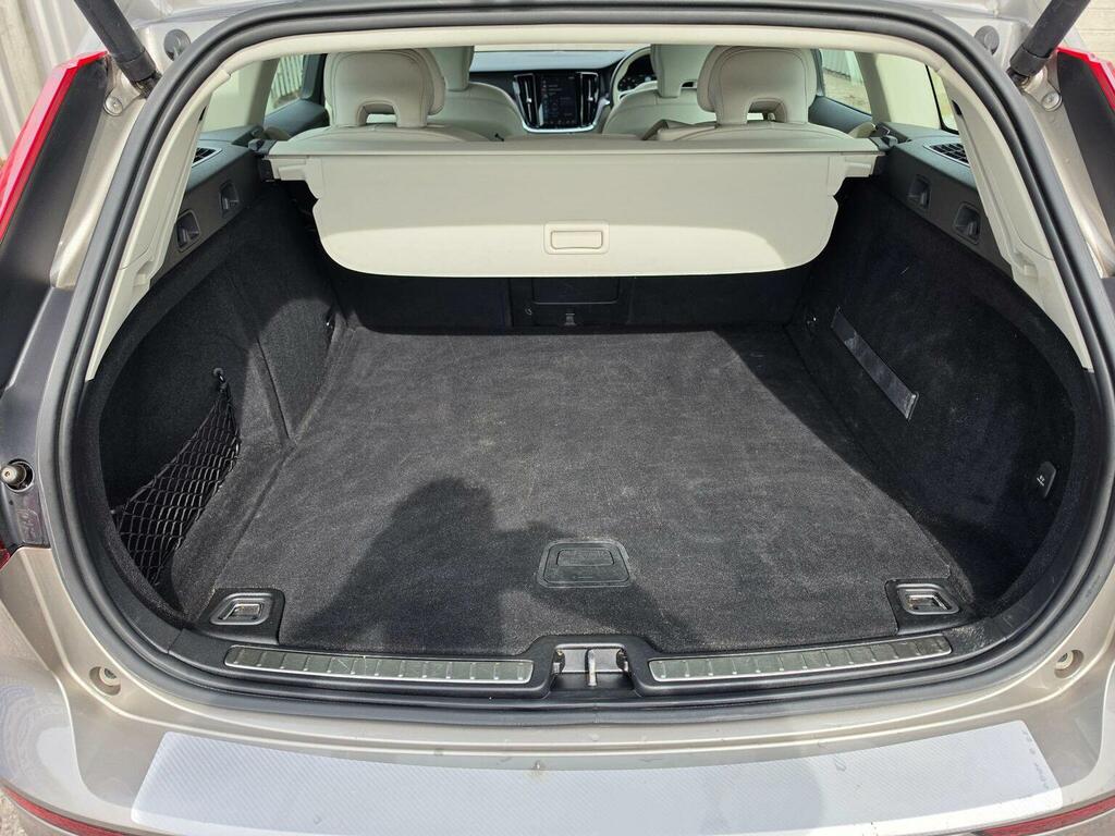Volvo V60 Estate 2.0 D3 Momentum Plus Euro 6 Ss 2019 YU19KHP Grey #6