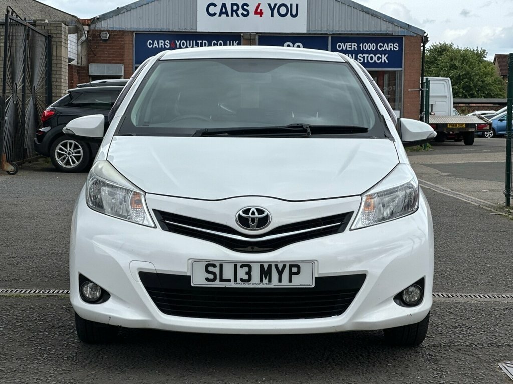 Toyota Yaris 1L Edition White #3