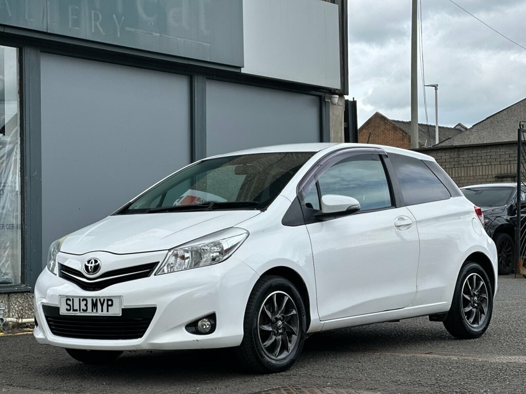 Toyota Yaris 1L Edition White #2