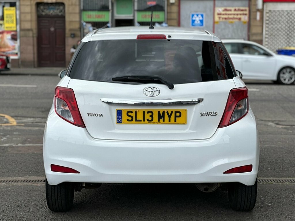 Toyota Yaris 1L Edition White #6