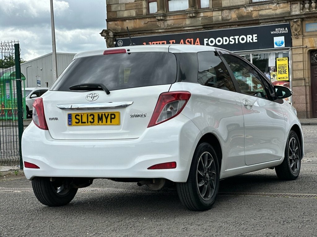Toyota Yaris 1L Edition White #5