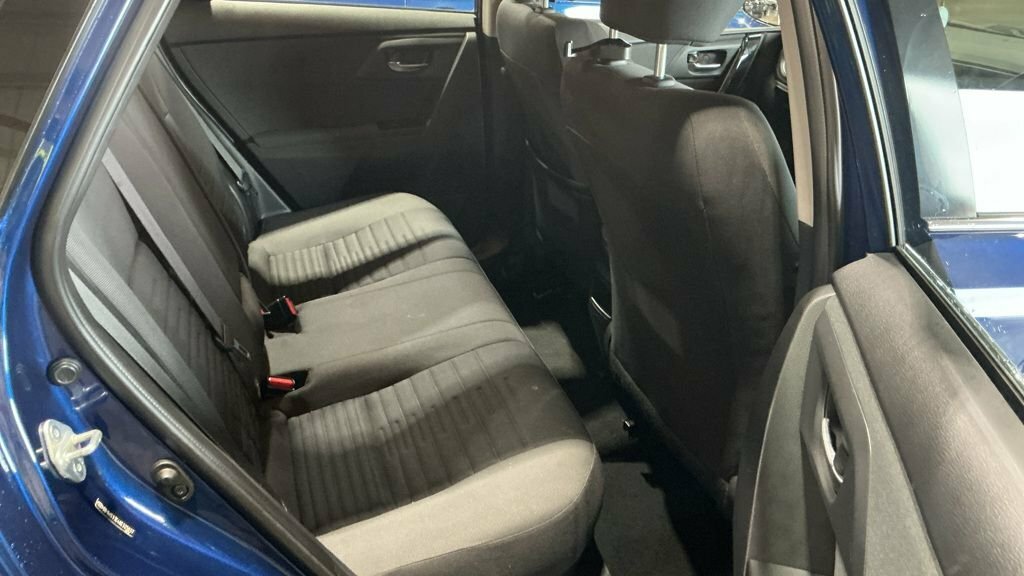 Toyota Auris Design Tss T 6 White #10