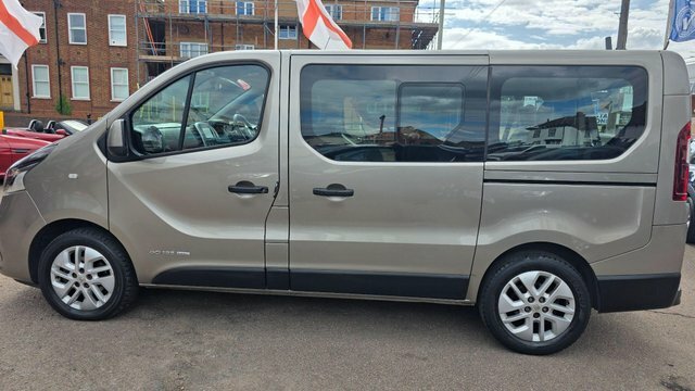 Renault Trafic 1.6 Dci Energy 27 Sport Nav Swb Euro 6 Ss Beige #4
