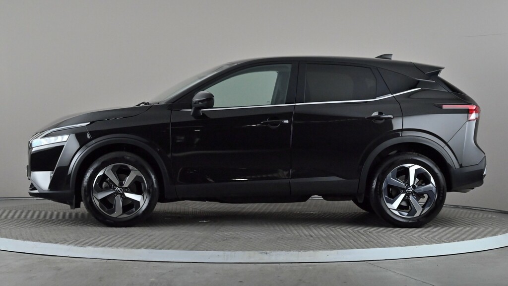 Nissan Qashqai 1.3 Dig-t Mh 158 N-connecta Xtronic Black #3
