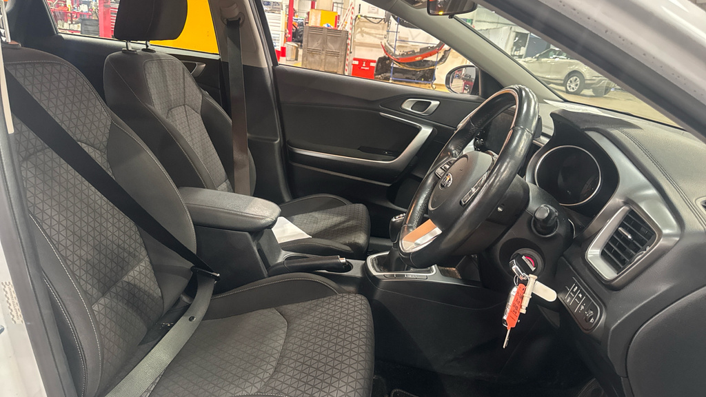 Kia Ceed 1.0T Gdi Isg 2 White #3