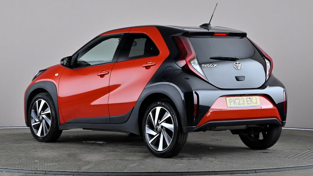 Toyota Aygo X 1.0 Vvt-i Edge Red #4