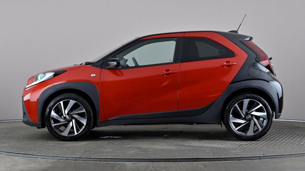 Toyota Aygo X 1.0 Vvt-i Edge Red #3