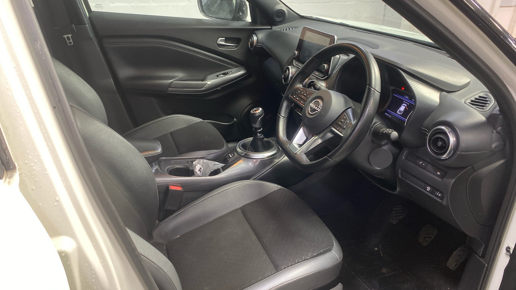 Nissan Juke 1.0 Dig-t 114 N-connecta DN73XFZ White #4