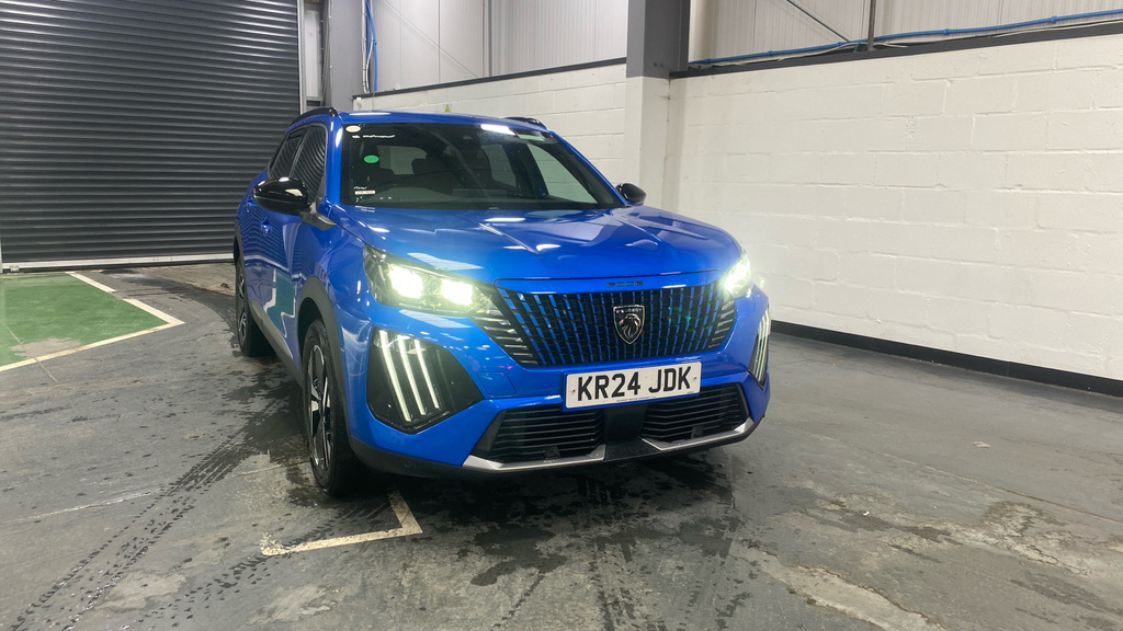 Peugeot 2008 1.2 Puretech 130 Allure Eat8 Black #2