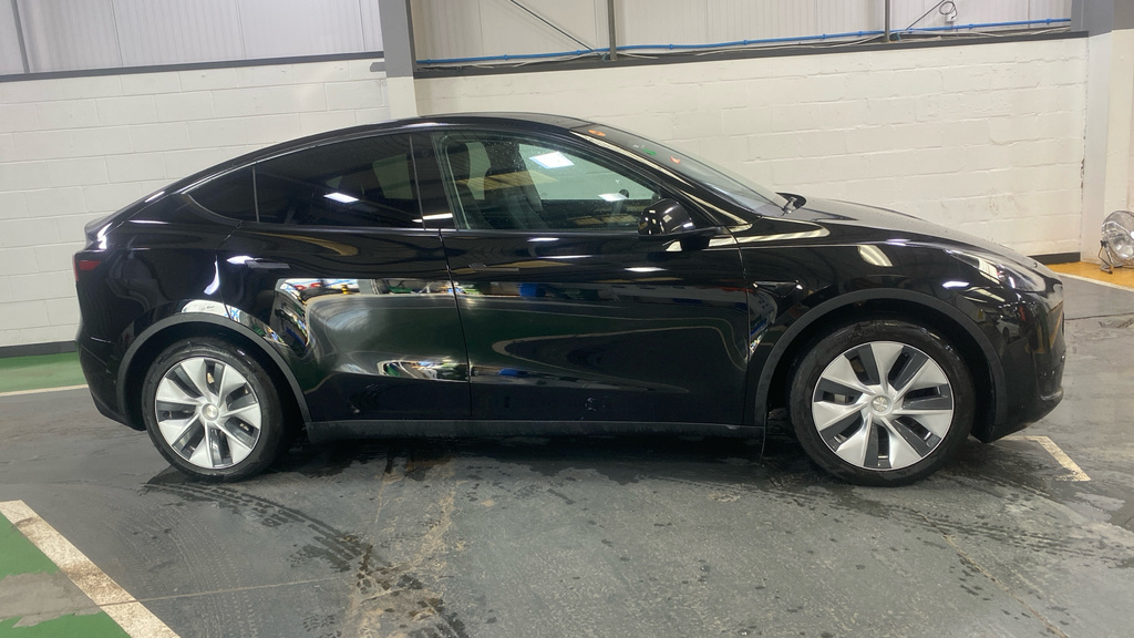Tesla Model Y Rwd Auto Black #2