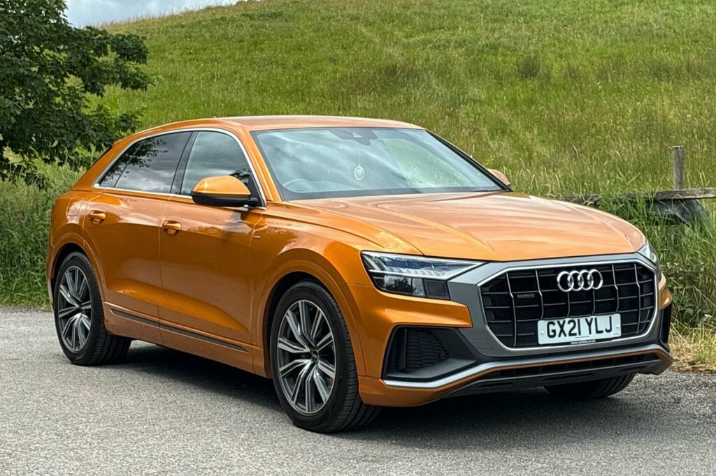 Audi Q8 3L S Line Orange