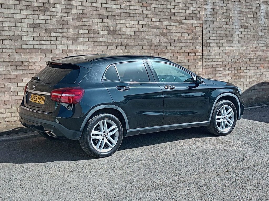 Mercedes-Benz GLA Class 1.6L Urban Edition Black #4