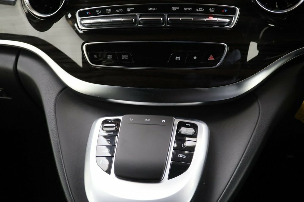 Mercedes-Benz V Class V300 D Amg Line 9G-tronic Black #7