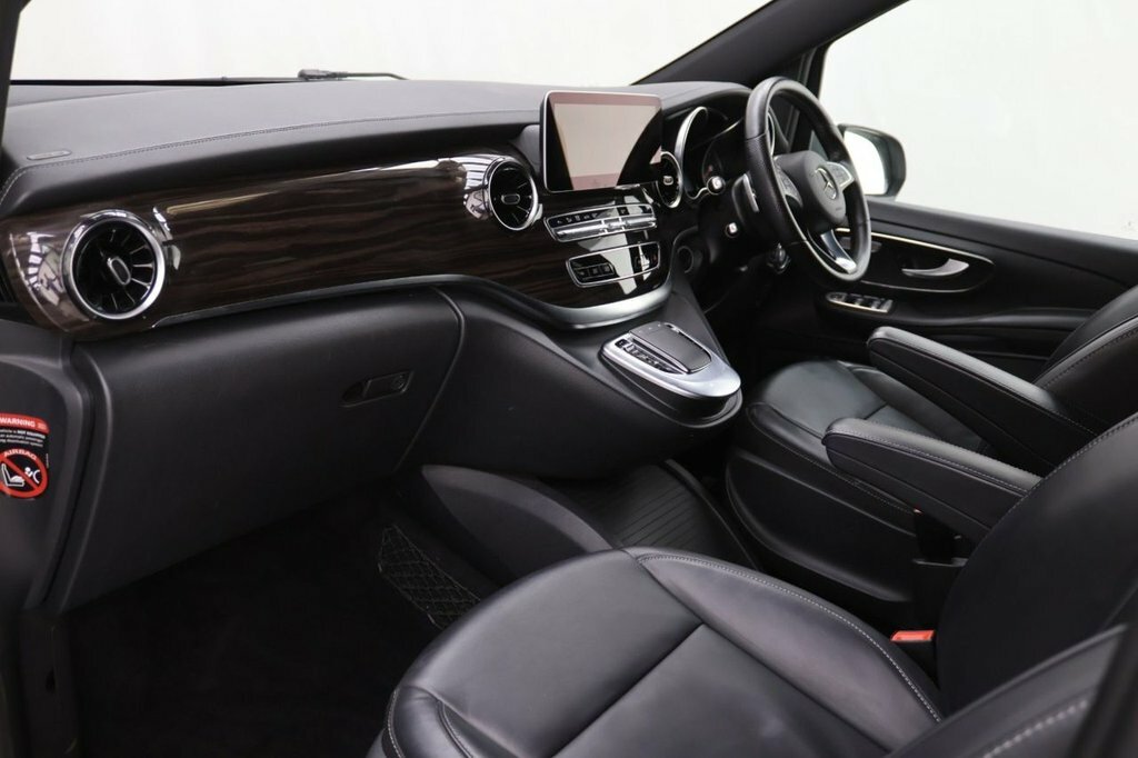 Mercedes-Benz V Class V300 D Amg Line 9G-tronic Black #21