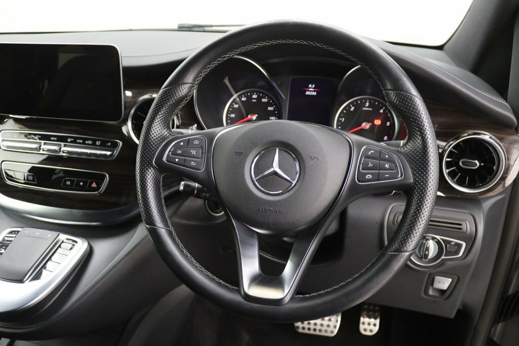 Mercedes-Benz V Class V300 D Amg Line 9G-tronic Black #17