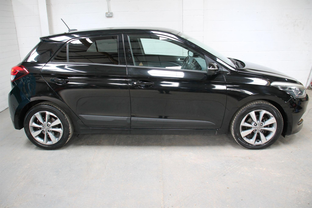 Hyundai I20 1.4 Premium Euro 6 Black #2